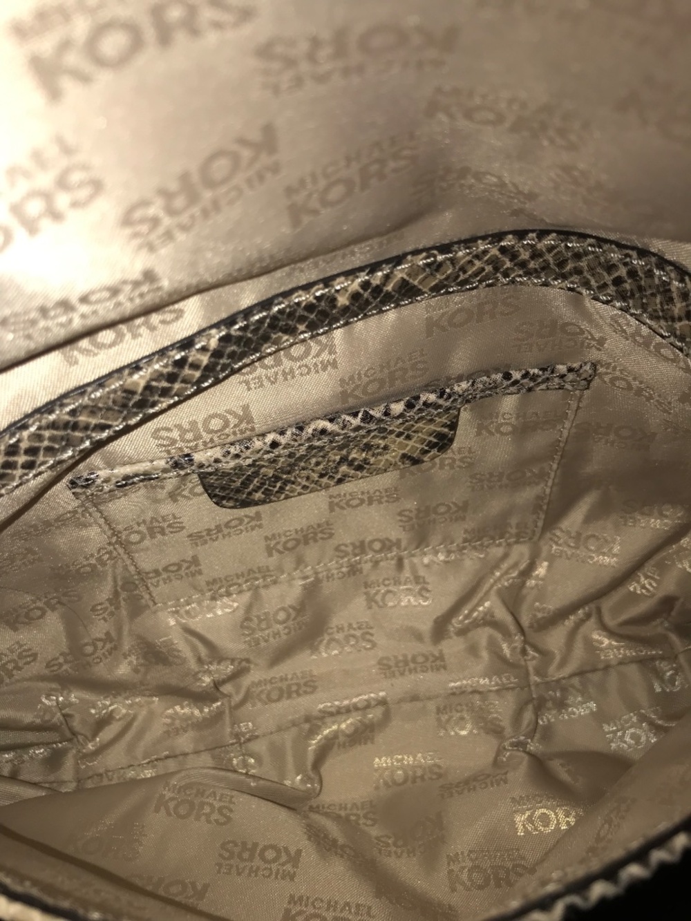 Michael Kors, leather clutch - Picture 5 of 6